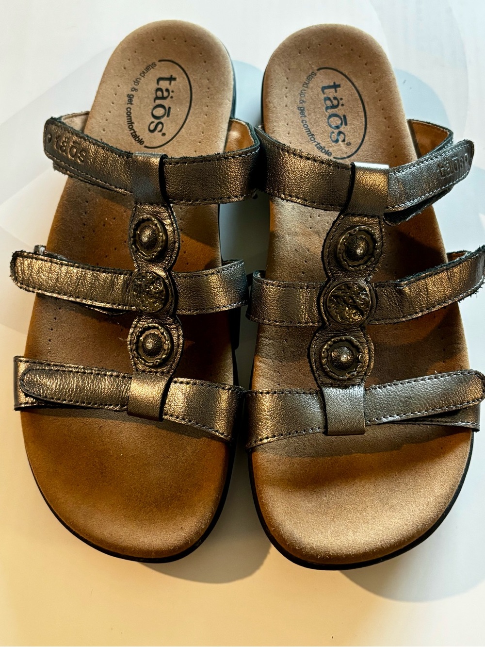 Taos Footwear Women's Metallic Bronze Leather Three Strap Adjustable Sandals